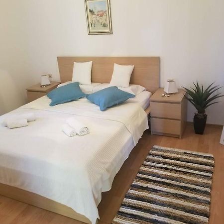 Apartment Diana - Great Location, Cosy 2 Bedroom, 2 Bathroom Apt Kukljica Exterior photo