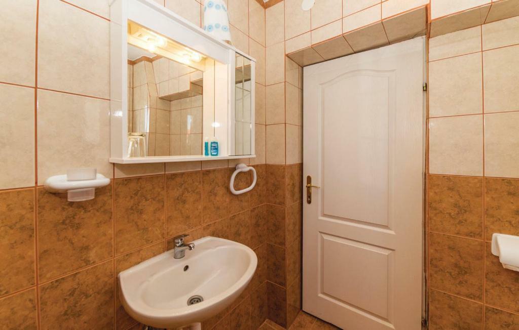 Apartment Diana - Great Location, Cosy 2 Bedroom, 2 Bathroom Apt Kukljica Exterior photo