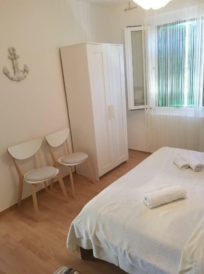 Apartment Diana - Great Location, Cosy 2 Bedroom, 2 Bathroom Apt Kukljica Exterior photo